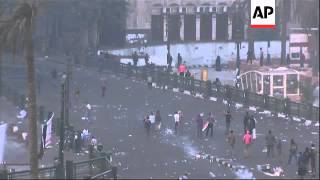 Tahrir Square teargas as protesters continue anti-Morsi sit-in