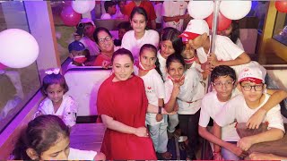 Rani Mukerji Travel In Bus To Support Cancer Rose Day Program In The Presence Of Cancer Kids