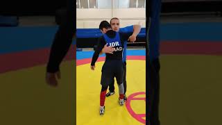 المدرب يحيى ابو طبيخ شرح حركة من حركات الارتكاز في حالة الاشتباك #wrestling #mma