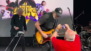 Petra - Bob Hartman's Reaction to Fan Who Get's Too Close During Guitar Solo - Judas Kiss