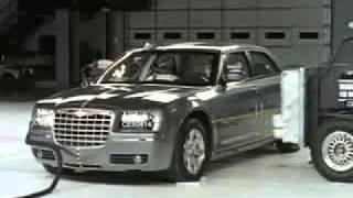 Chrysler 300 Crash Test