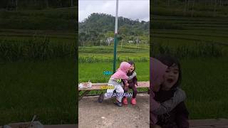 Anak desa makannya di pinggir sawah #sawah #desa #pemandangan