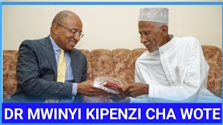 DR. MWINYI AMJUILIA HALI MWANAZUONI MAARAFU ZANZIBAR, APEWA ZAWADI YA MSAHAFU.