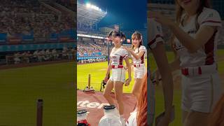 表情兇狠的筠熹 Yuhi 小女友孟潔 回座位 #台湾チアリーデ #樂天女孩 #RakutenGirls #季後挑戰賽 241013