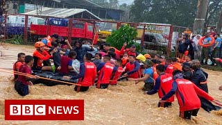 Thousands flee as super typhoon Rai lashes Philippines - BBC News