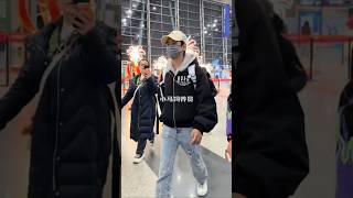 【2024.12.26】Tenzin Tsundue | Chengdu Airport, departure video 丁真 成都机场出发视频 (成都✈杭州)