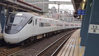 408次樹林發車開往台東的東部超優質直達EMU3000型十二輛編組EMU3021皮蛋豆腐騰雲號綠色帶新城際自強號列車，和4003次蘇澳開往樹林的銀綠色微笑號EMU900型十輛一編組EMU948區間快車