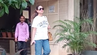 Kareena Kapoor spotted outside her house in Bandra | Shudh Manoranjan