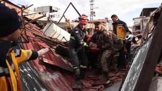 Rescuers struggle to reach Turkey quake victims