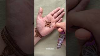 How to get centre of hands for mandala designs #henna #hennadesign #mehndi