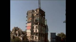 The demolition of a building in Groningen #excavator  #demolition  #Wrecking ball #Abriss #Gebäude