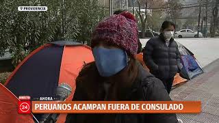 Más de 20 ciudadanos peruanos siguen acampando afuera de su consulado en Providencia