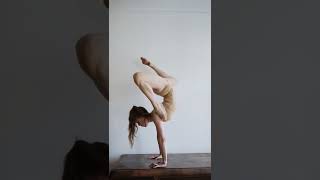 Acro yoga/Walk at Home Exercise/Fitness/Exercise/yoga poses/naked