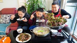 Pig bone hot pot&zheergen VS zheergen salad, what a great bland feast!