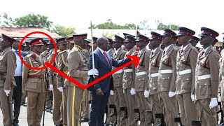 See what Ruto's new bodyguard did today after pres. Ruto gave another officer attention in Embakasi🔥