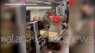 Roma a valanga sulla Salernitana, Mourinho festeggia mangiando la pizza sul treno di ritorno