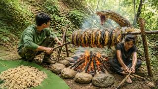 Harvesting Ant Eggs, Encountering A Giant Python - Cooking Delicious Forest Food