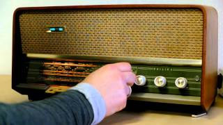 Vintage Philips B3X02A Tube Radio 1960