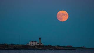 Timelapse Captures Enormous Moon Rising Above Rhode Island