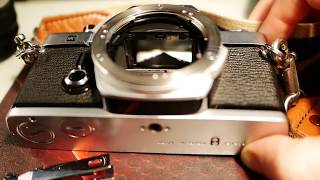 Changing Olympus OM-1 Focusing Screen - The worst video you'll find