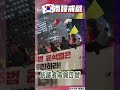 南韓民眾燭光集會喊「尹錫悅下台」！　戒嚴期間前女主播「抓槍管罵軍人」畫面曝｜tvbs新聞 shorts