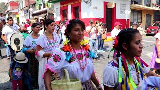 Alegre desfile de la Colonia 28 de Octubre de Uruapan, Michoacán.
