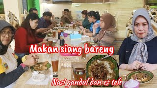 Makan siang bareng edisi minggu berkah menu nasi gandul dan es teh #kuliner #food #viralvideo