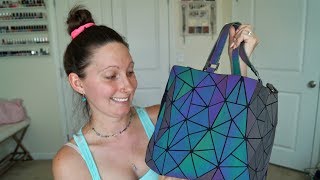 LUMINOUS HOLOGRAPHIC PURSE | HotOne | UNBOXING