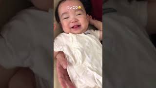 寝起きがご機嫌の赤ちゃん　The gesture of the baby who woke up is cute #Shorts