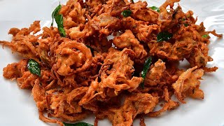 వేడి వేడిగా ఉల్లిపాయ పకోడీ | Crispy Onion Pakoda in Telugu | Teatime Snacks | Ullipaya Pakora Recipe