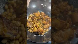 年夜饭第五道菜 花生猪尾煲这么做简单好吃，还能做个餐前小菜的蒜香花生米，56元做这么多太值得了