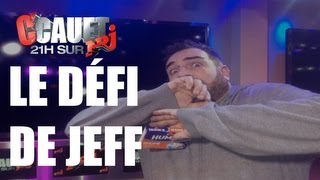 Jeff, enfermé dans un tapis rouge, dévale violemment la descente du parking - C'Cauet sur NRJ