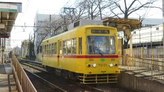 都電荒川線7000形7001号 前復刻塗色車 荒川一中前電停発車風景