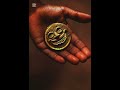 Emhlabeni- Kelvin Momo and da Musiqal Chef (ft. Thatohatsi & Tracy)