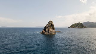 離島が誇る激流の無人岩。凄まじい量の小魚が沸く海で3年前に切られた大物を追う