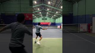 【Tennis】A overpowering forehand that hits early.