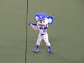 2017.9.19 巨人戦の５回終了後のダンスタイム １塁側でドアラのタオルパフォーマンスです。