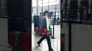 滑板少年#蔡程昱 带上心爱的小滑板出发啦！😎 | 2022.10.29 上海出发✈ #蔡程昱的可爱没有尽头