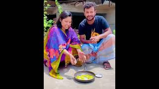 ঢাকায় ৪০ ডিগ্রি তাপ মাত্রায় ডিম ভাজলাম।...#short #reelsvideo #trendingvideo #virals #tiktok #Trend