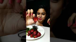 Strawberry eating ASMR Video #shorts #shortsbeta #reels #ytshorts #eatingvideo