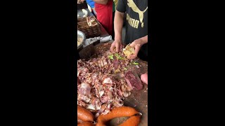 Hebei Hejian special food  to eat a meat buns  a large portion of a 5 yuan  looks delicious