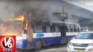 City Bus Catches Fire at Patny Center | Passengers in Safe Condition | Secunderabad | V6 News