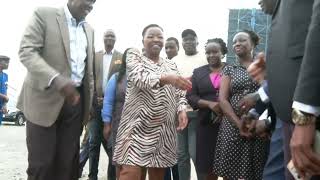 WUEEH! RUTO HANA BIBI! SEE WHAT RACHEL RUTO DID TO THIS MEN AS SHE ARRIVED AT THE SCENE! NO ONE WAH