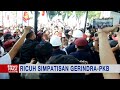 Simpatisan Gerindra dan PKB Ricuh dengan Petugas Keamanan Saat Daftar ke KPU #iNewsPagi 09/08