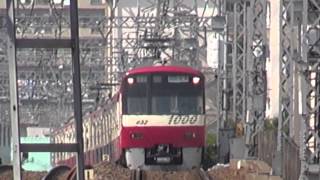 【京急】新1000形　1025編成(ドレミ)　エアポート急行　鶴見市場通過　電笛付き　(FHD)