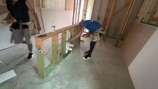 Sacando cortes en drywall / practicando / aprendiz