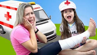 HELOÍSA É MÉDICA POR UM DIA E SALVA A MAMÃE  ♥ Pretend Play With Doctor