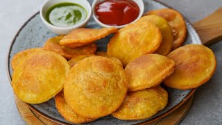 Kacche Alo Ka Nashta Recipe | Delicious Homemade Snacks Recipe | Raw Potato Puri | Aloo Puri Recipe