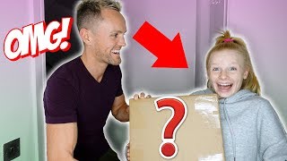 Surprise MYSTERY BOX mailed to Mia!? | Family Fizz