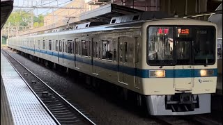 小田原8000形8256＋8056編成が通過するシーン